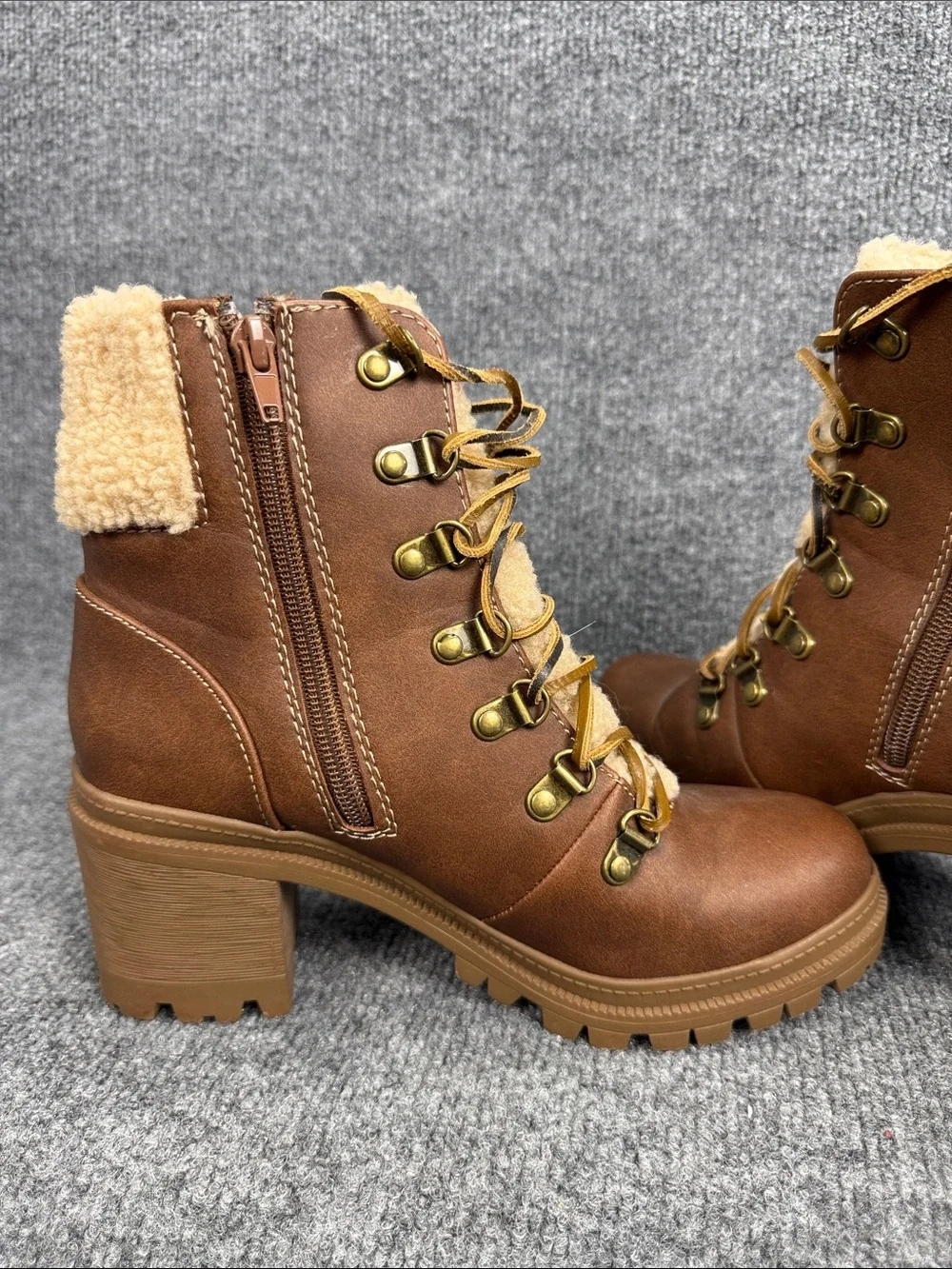 Soda Women's Brown Faux-Shearling Lace-Up Ankle Chunky Heel Boots Size 8.5